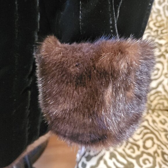 St John Couture Collection Mink Coat - Picture 6 of 10